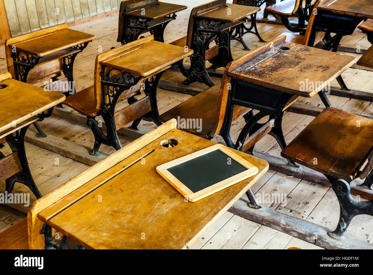 MT00025-00... MONTANA - Schulhaus Klassenzimmer im Bannack State Park.  Bannack ist eine erhaltene Goldgräberstadt aus den 1860er Jahren. Stockfoto