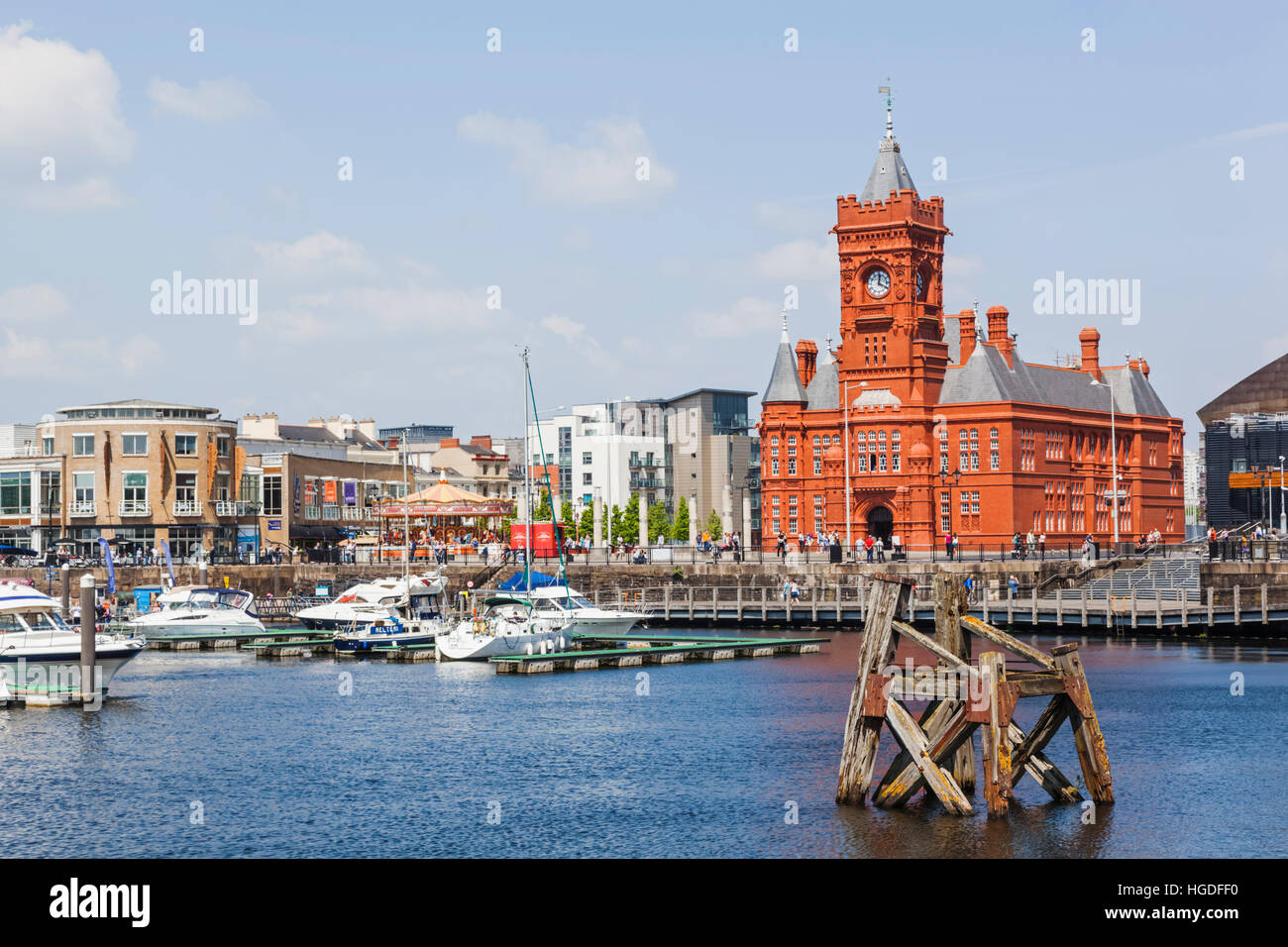 Wales, Cardiff, Cardiff Bay, Pierhead Gebäude und Mermaid Quay Stockfoto