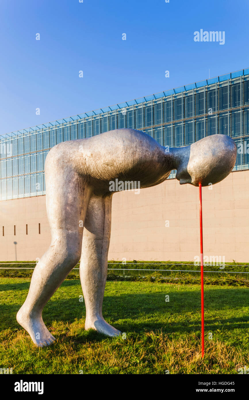 Deutschland, Bayern, München, Staatliches Museum, Skulptur mit dem Titel "Vorliegenden kontinuierliche" von Henk Visch Stockfoto