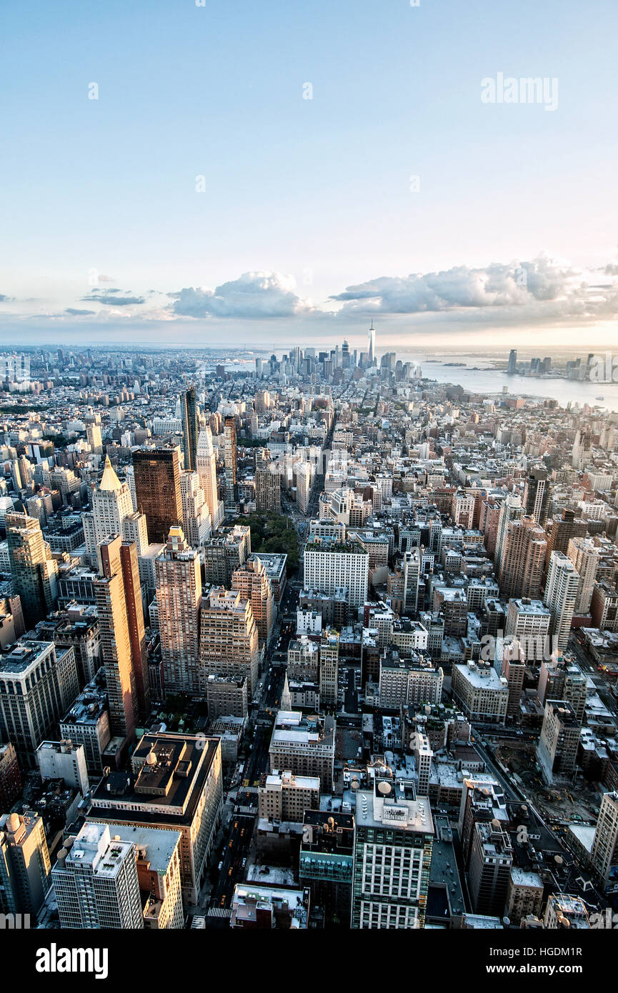 Blick auf Lower Manhattan vom Empire State Building, New York City, USA Stockfoto