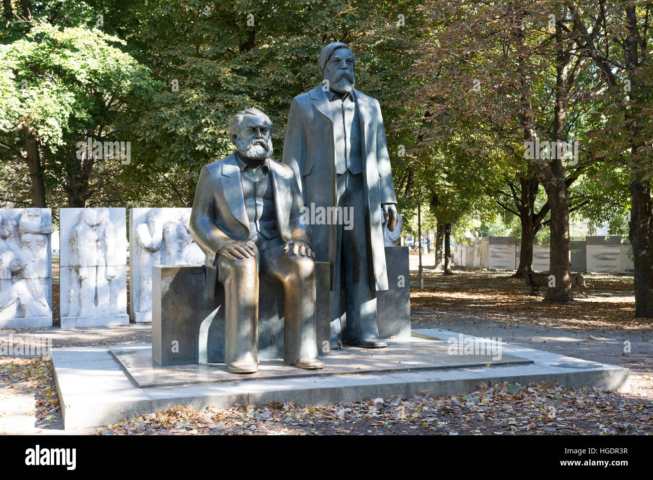 Karl Marx und Friedrich Engels Statuen in Berlin Stockfoto