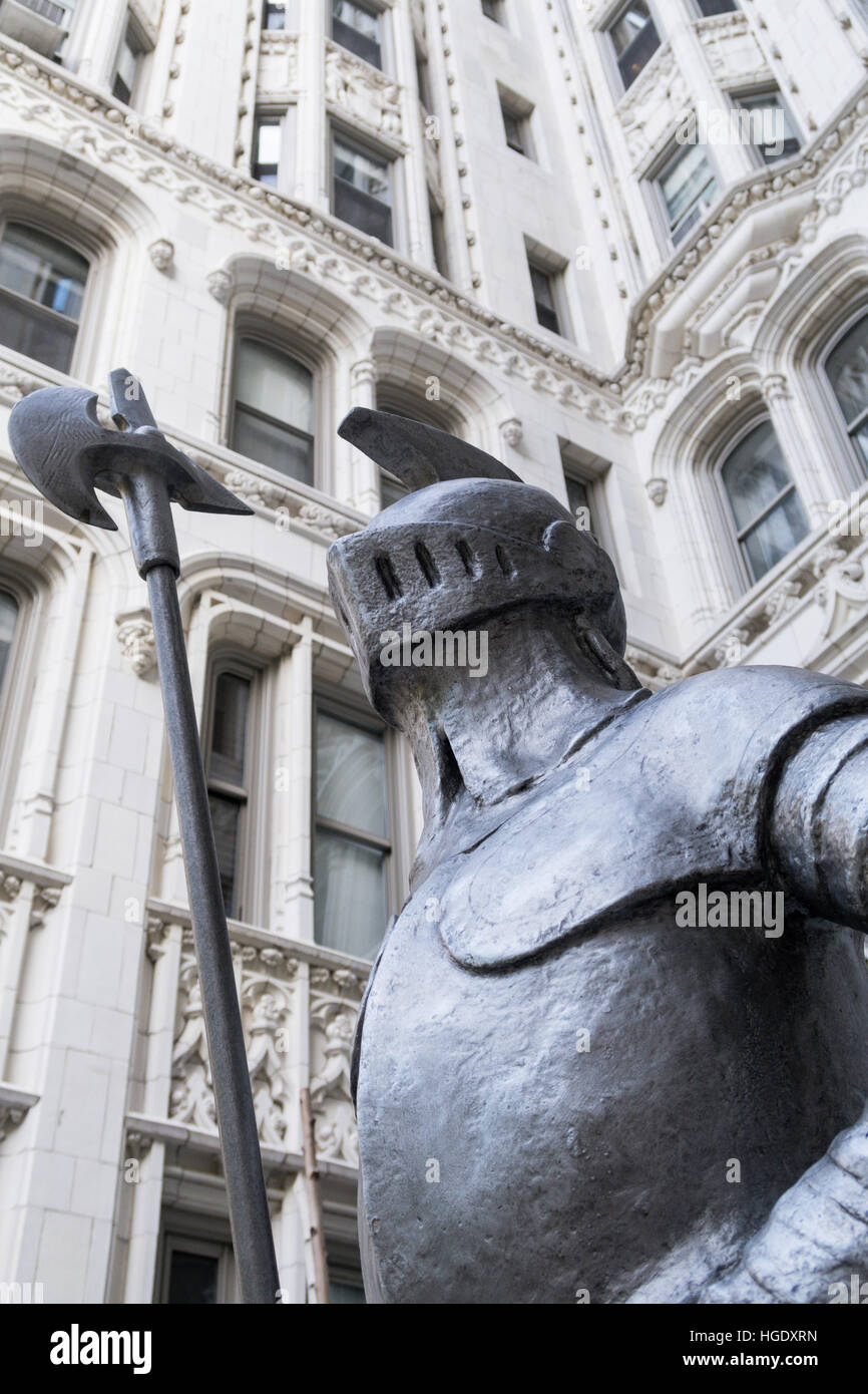 Gepanzerte Ritter bewachen Appartementhaus Eingang, Gramercy Park, NYC Stockfoto