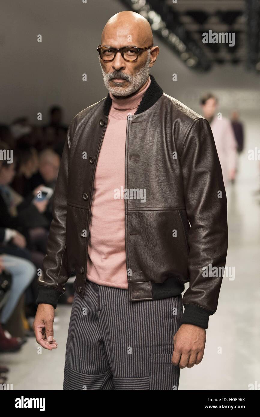 London, Vereinigtes Königreich von Großbritannien und Nordirland. 7. Januar 2017. Oliver Spencer Catwalk in London Fashion Woche MenÂ s AW17, LFWM AW17. London 01.07.2017 | Nutzung weltweit © Dpa/Alamy Live-Nachrichten Stockfoto