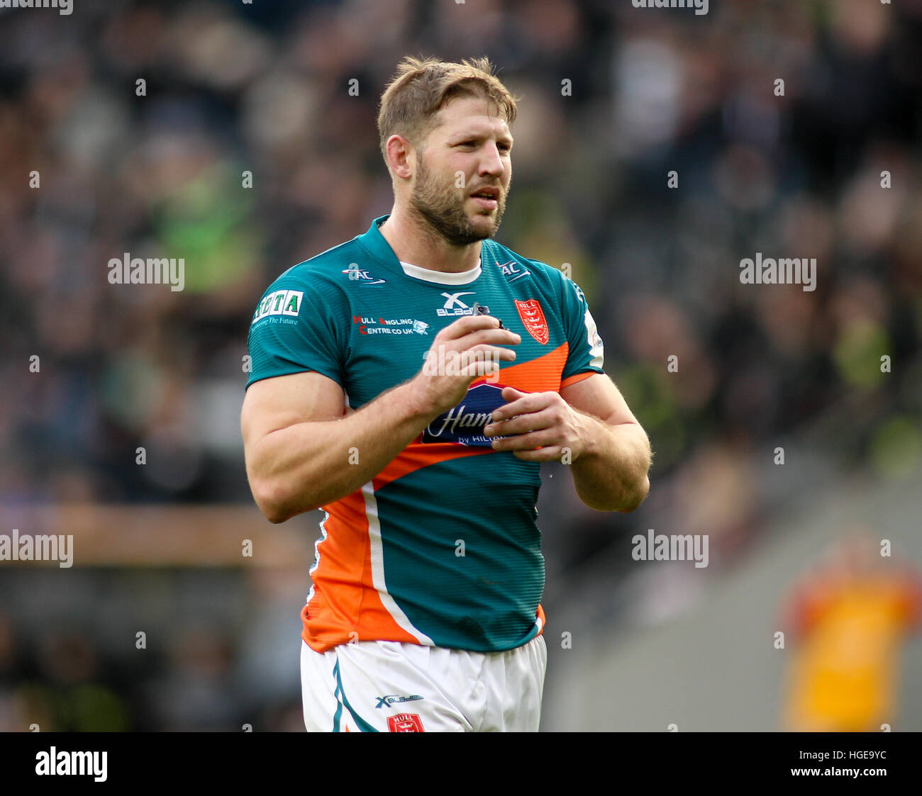 KCOM Stadion, Hull, UK. 8. Januar 2017. Hull FC V Rumpf KR Clive Sullivan Trophy Pre-Saison 2017 freundlich. Nick Scruton von Hull KR in Aktion gegen Hull FC Bild von Stephen Gaunt/Touchlinepics.com/Alamy © Live-Nachrichten Stockfoto