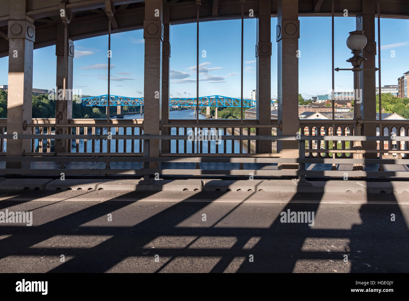 Bogenbrücke über den Fluss Tyne in North East England, UK. Stockfoto