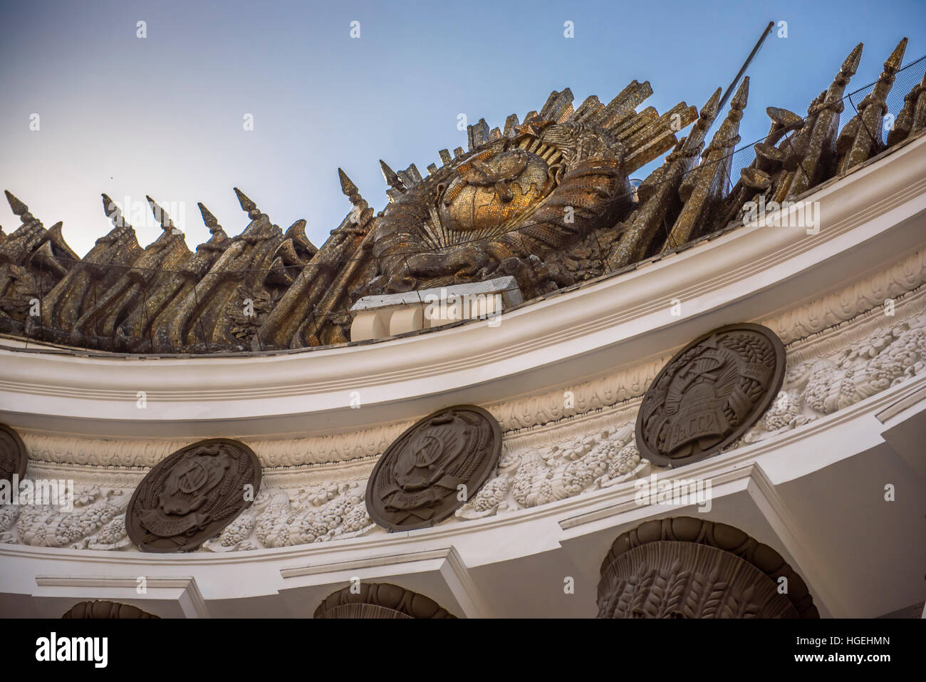 Fronton Detail von der Zentralpavillon WDNCh Expo (Moskau) Stockfoto
