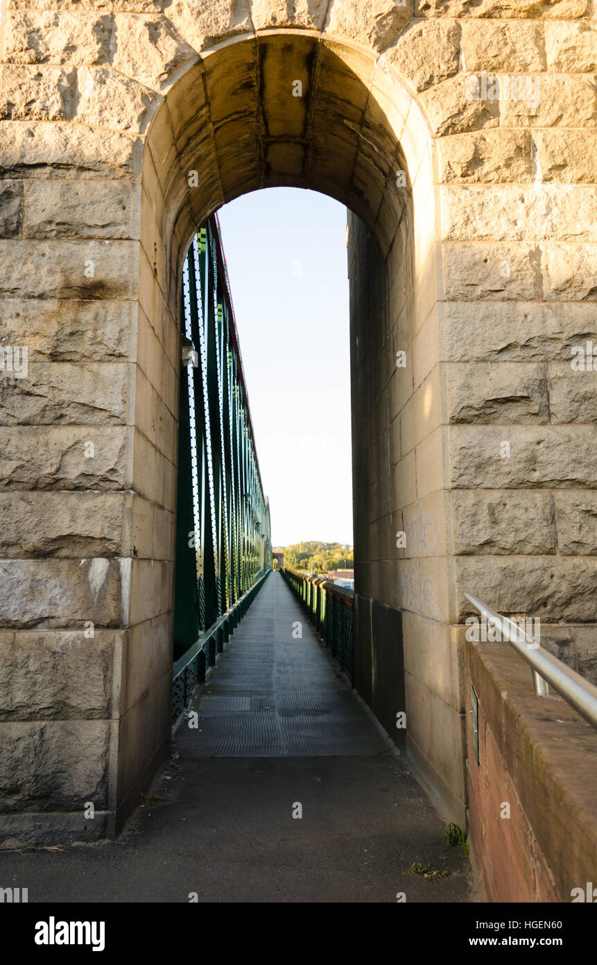Die östliche Fußgängerweg der Königin Alexandra Brücke (1909), überspannt den Fluss Wear in Sunderland Stockfoto