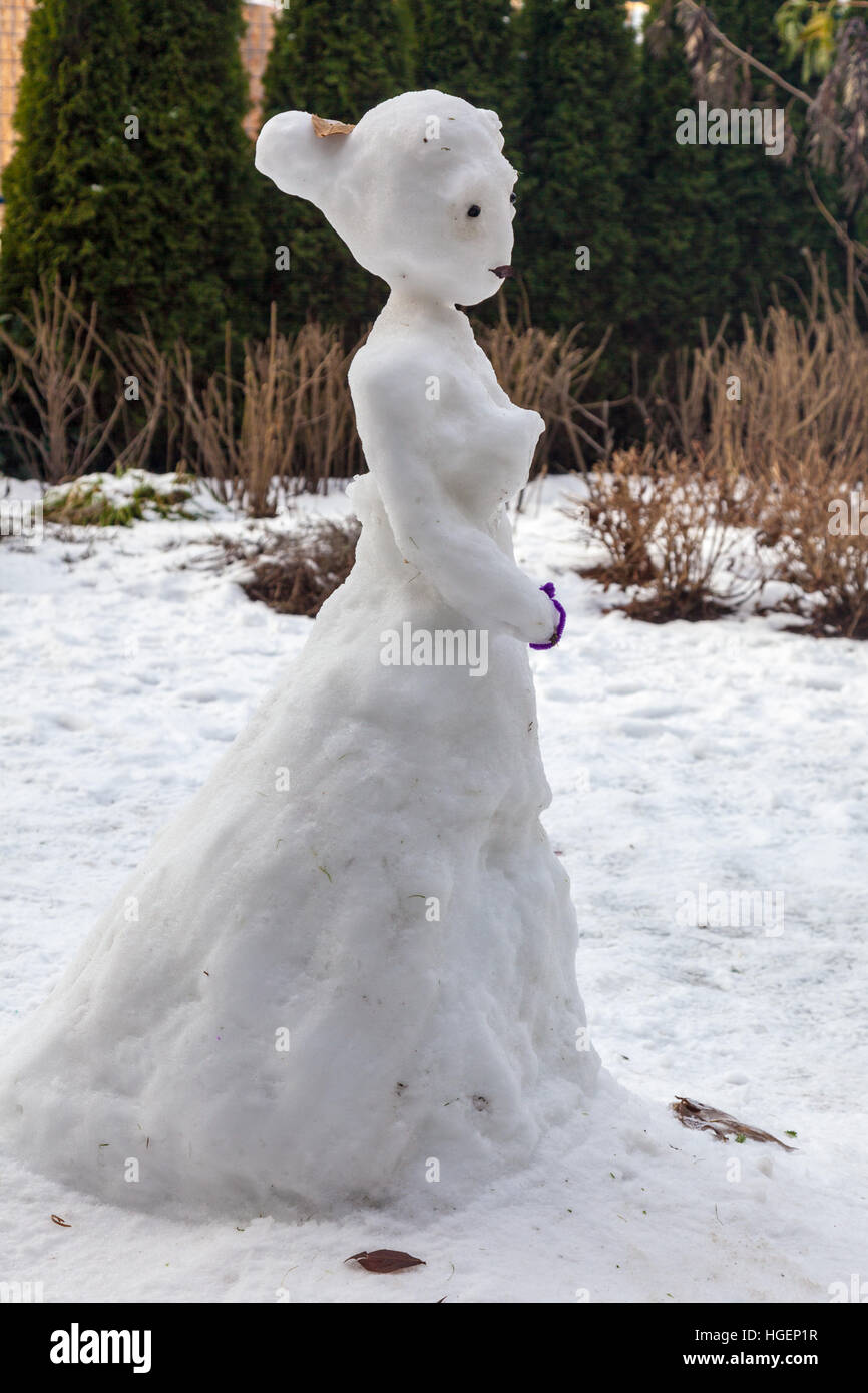Schnee-Prinzessin in einem Ballkleid Stockfoto