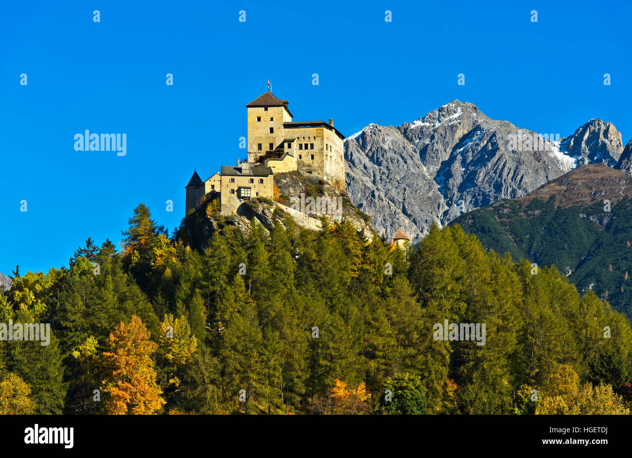 Schloss Tarasp, Tarasp, Unterengadin, Graubünden, Graubünden, Schweiz Stockfoto