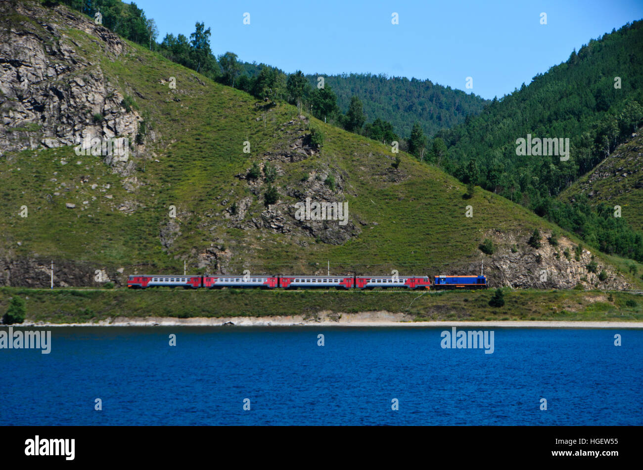 Circum-Baikal-Eisenbahn, die landschaftlich schöne Strecke entlang der Ufer des Baikalsees Stockfoto
