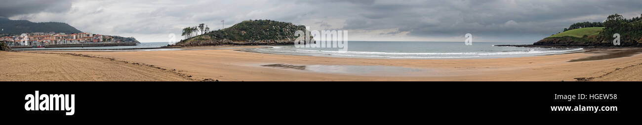 Karraspio Strand Panoramablick auf Lekeitio Stockfoto