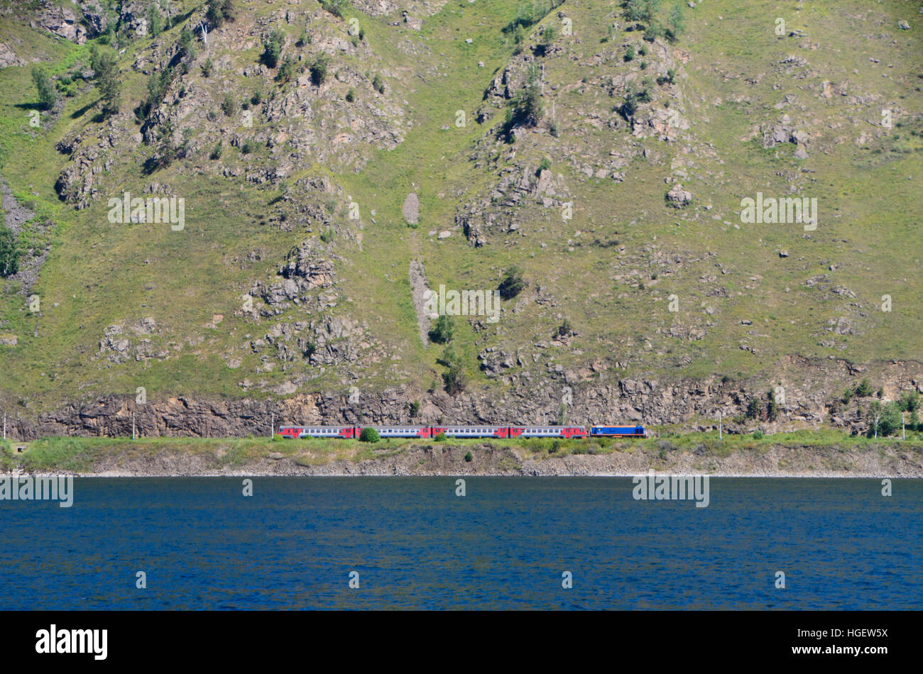 Circum-Baikal-Eisenbahn, die landschaftlich schöne Strecke entlang der Ufer des Baikalsees Stockfoto