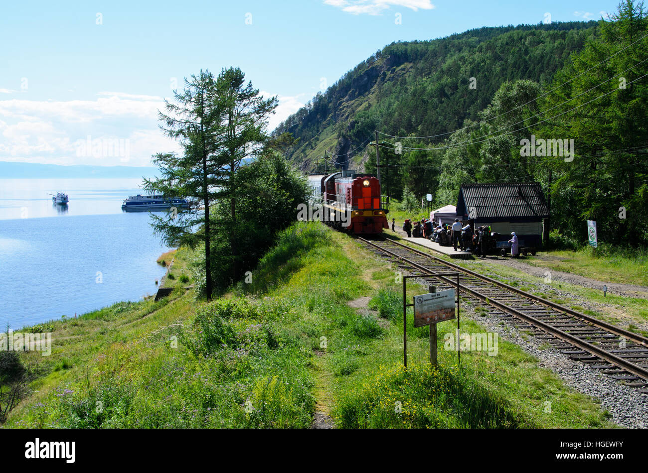 Circum-Baikal-Eisenbahn, die landschaftlich schöne Strecke entlang der Ufer des Baikalsees Stockfoto