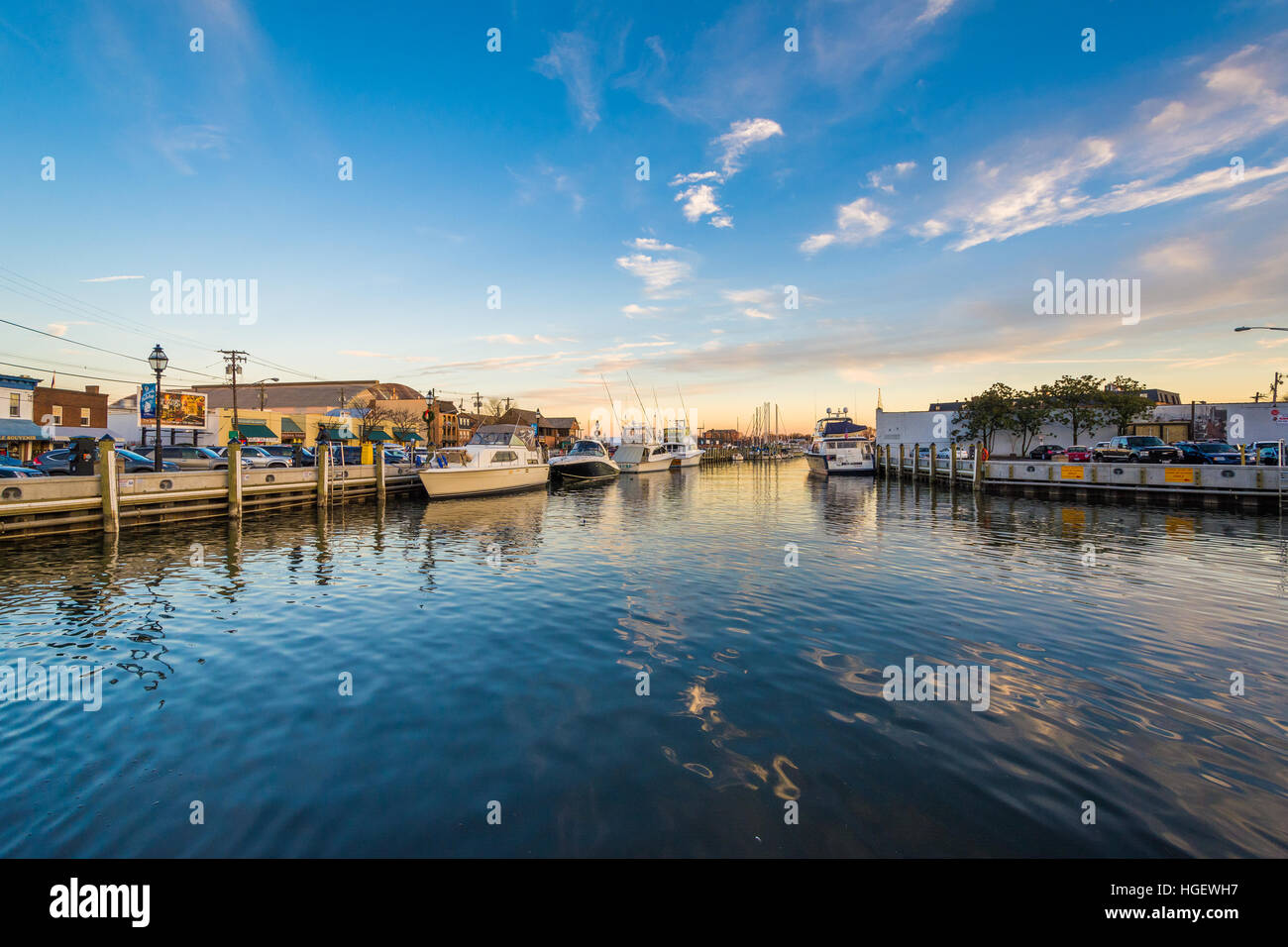 Der Hafen bei Sonnenuntergang in Annapolis, Maryland. Stockfoto