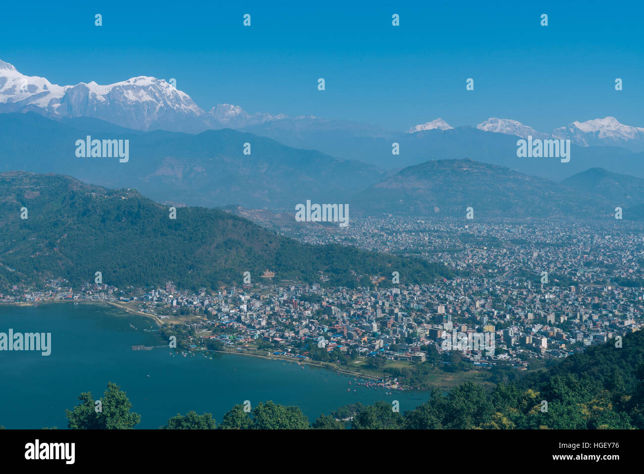 Ein Blick auf Pokhara Stadt vom Hügel Stockfoto