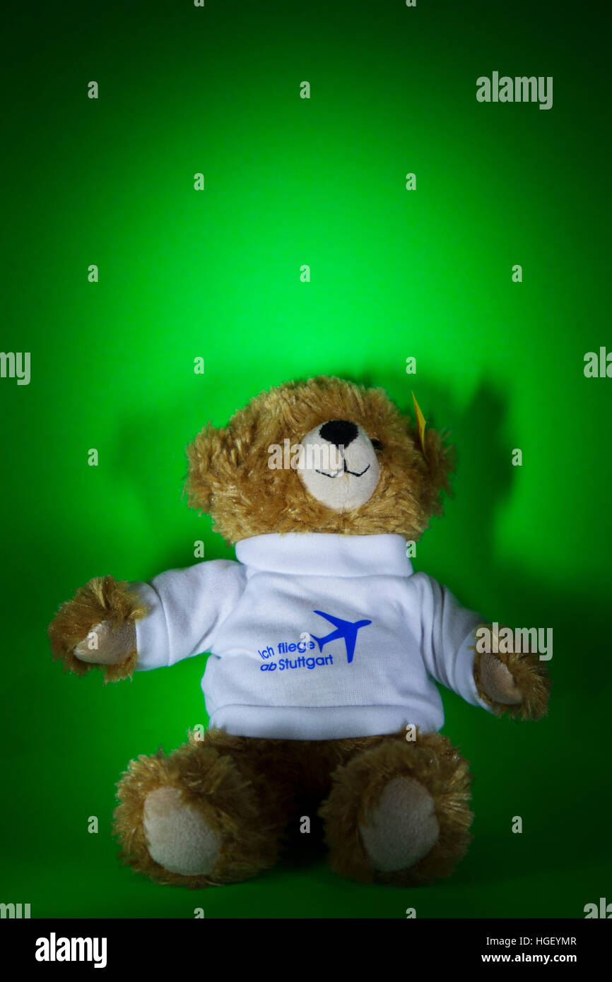 Steiff Teddybär. Der Teddybär trägt einen Rollkragen Pullover. Stockfoto
