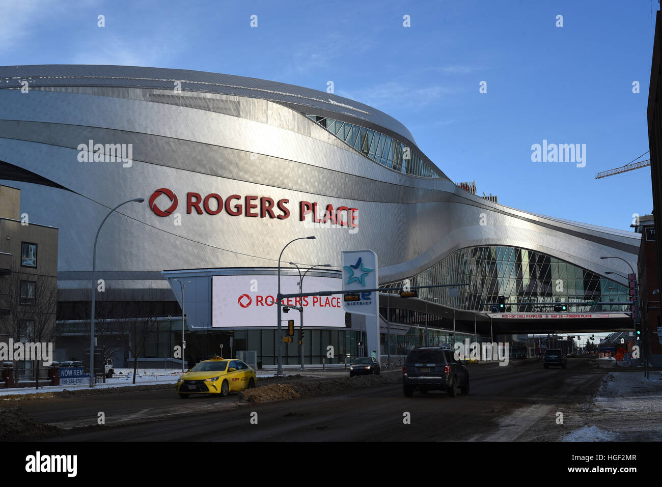 Eine Außenansicht des Rogers Place Arena in Edmonton, Alberta, Kanada im Stadtteil Eis. Die Arena ist Heimat von den Oilers NHL Stockfoto