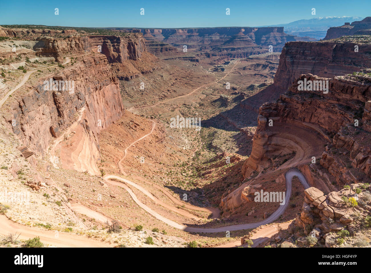 Blick über den Canyonlands National Park mit Rocky Mountains, Utah, USA Stockfoto