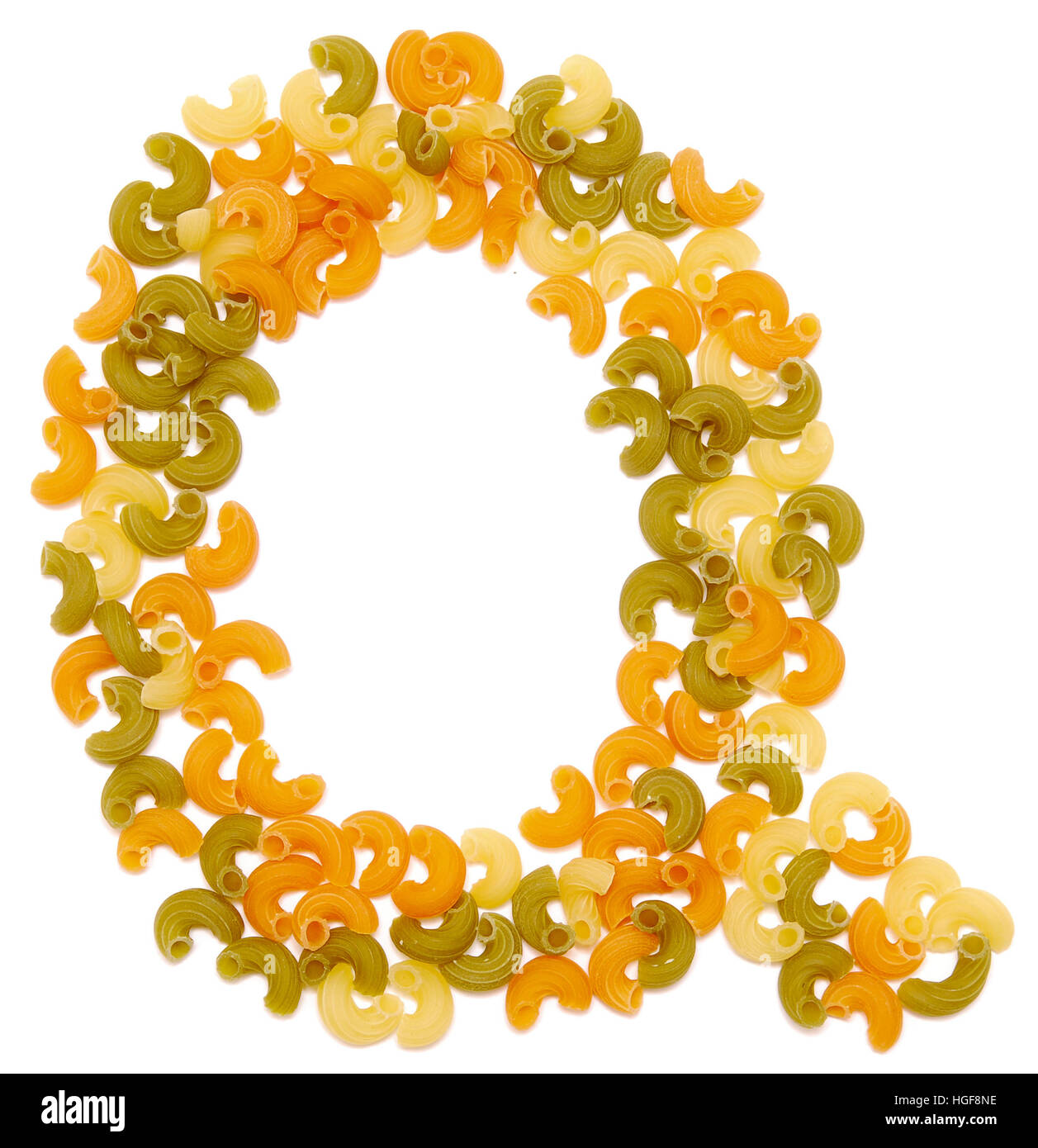 der Buchstabe Q Pasta isoliert auf weiss Stockfoto