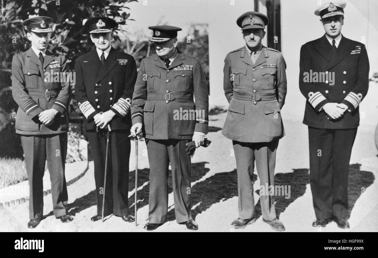 L-R: Sir Charles Portal, Sir Dudley Pound, Winston Churchill, Sir Allan Brooke, Admiral Louis Mountbatten auf der Casablanca Konferenz. Januar 1943 Stockfoto
