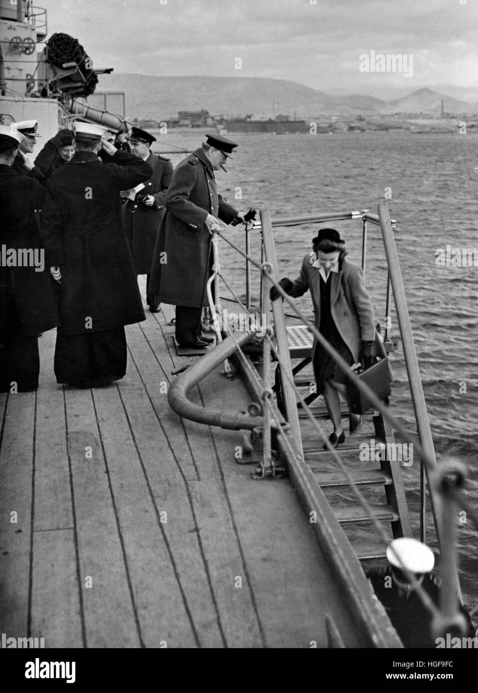 Winston Churchill startet HMS Ajax in Athen, Griechenland, um an einer Konferenz mit der griechischen Regierung teilzunehmen. Dezember 1944 Stockfoto