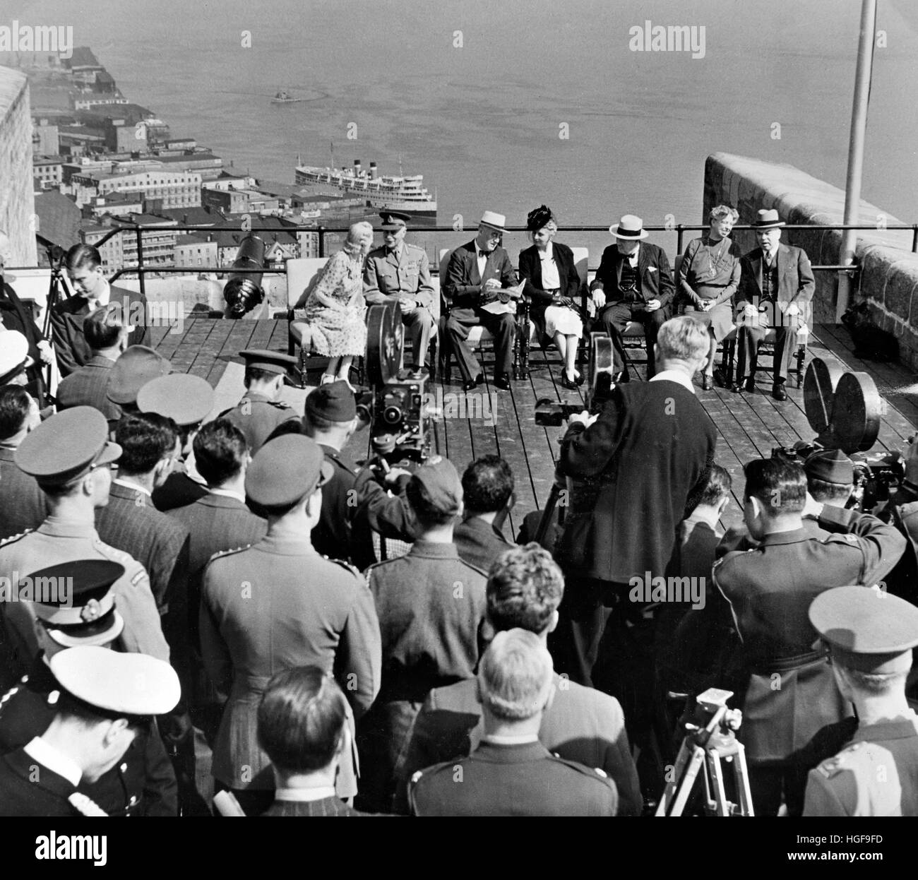 Herr & Frau Churchill mit Präsident Roosevelt, Prinzessin Alice, Frau Roosevelt, kanadischer Premierminister Mackenzie King. The Citadel, Quebec, Kanada.16/9/1944 Stockfoto