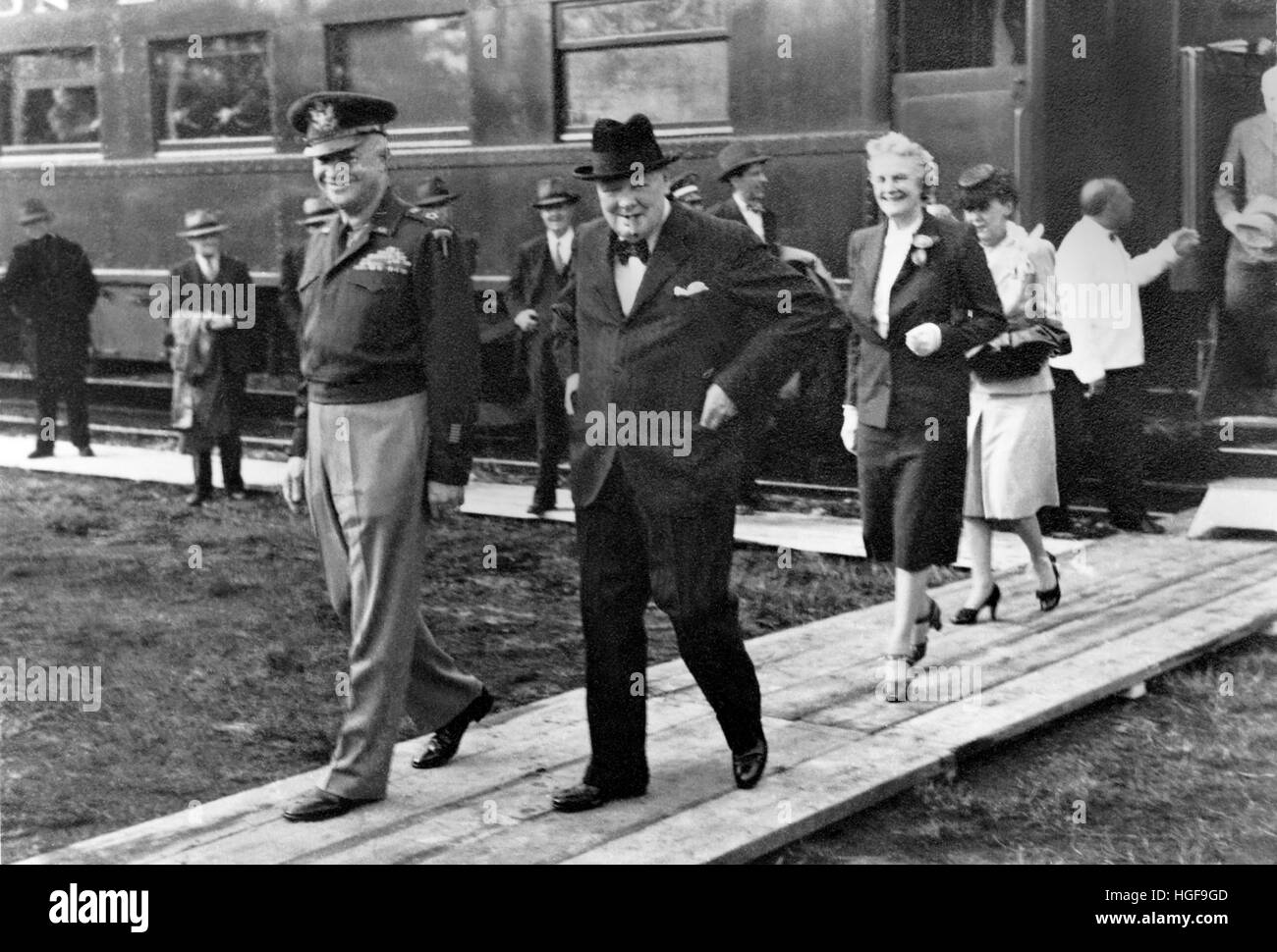 Dwight D Eisenhower, Winston Churchill und Clementine Churchill Anreise mit dem Zug in Richmond, Virginia, USA.   8. März 1946. Stockfoto