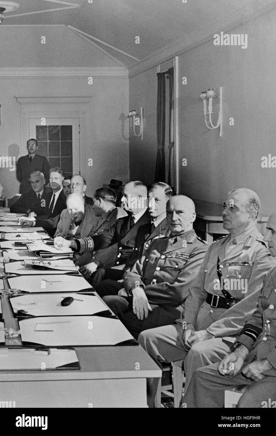 1945 Churchill mit seinen Stabschefs. WW2 Stockfoto