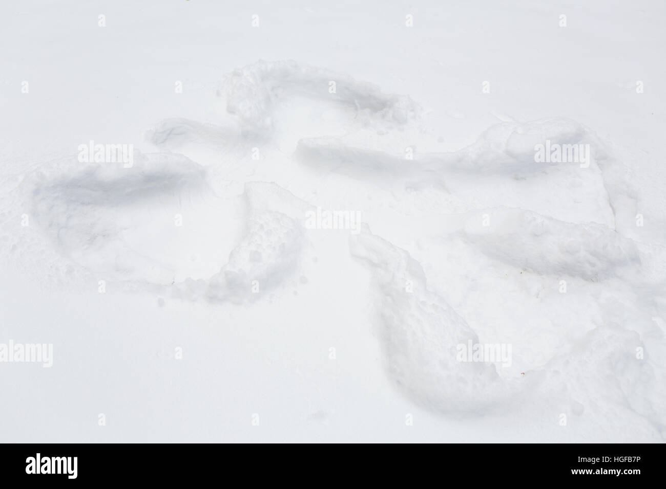 Engel-Silhouette oder Print-on-Snow-Oberfläche Stockfoto