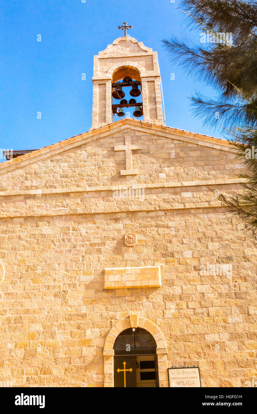 Saint George griechisch orthodoxe Kirche Glockenturm Madaba Jordan.  Kirche entstand in den späten 1800er und beherbergt viele berühmte Mosaiken Stockfoto