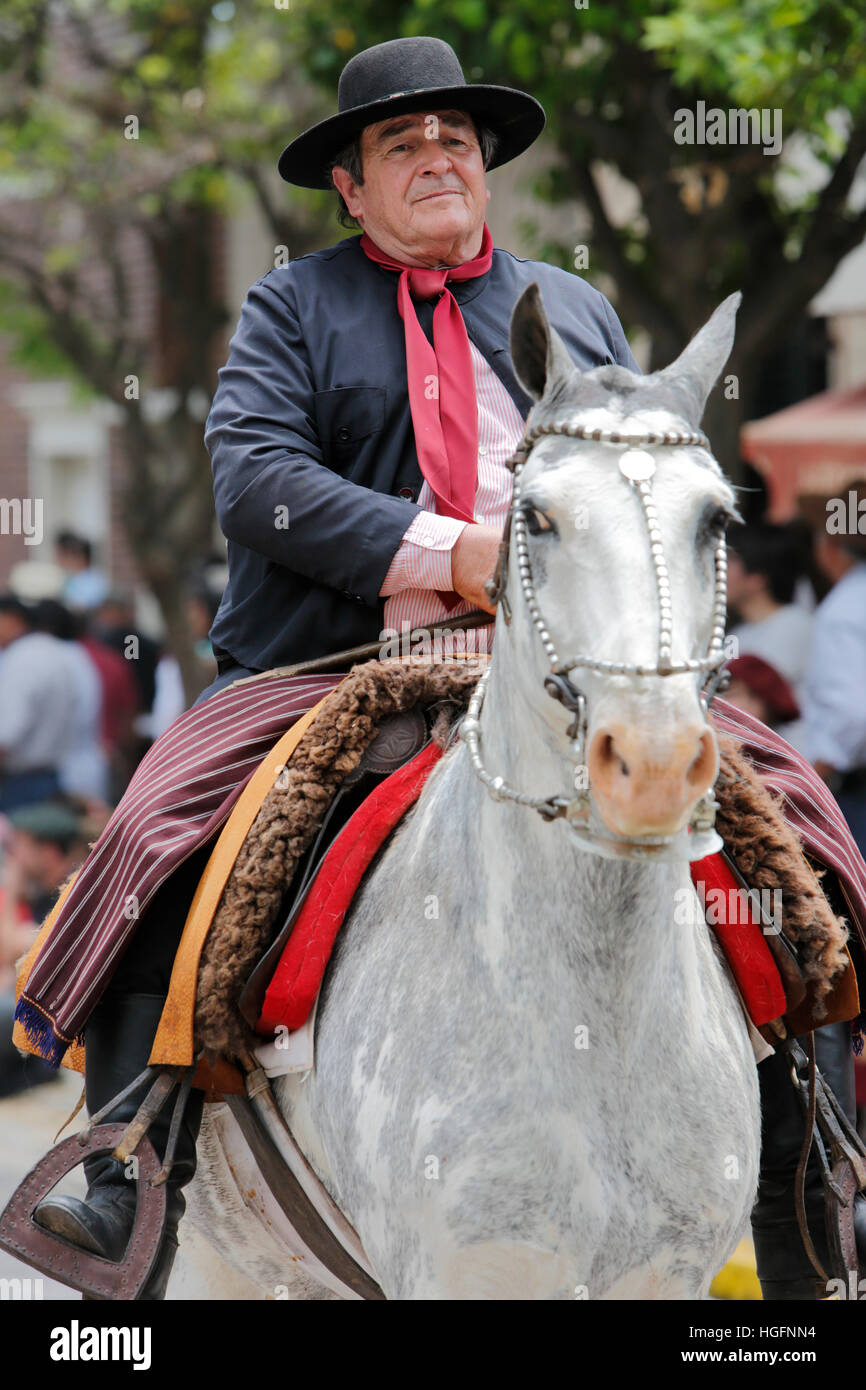 Gaucho-Parade auf den Tag der Tradition, San Antonio de Areco, La Pampa, Argentinien, Südamerika Stockfoto
