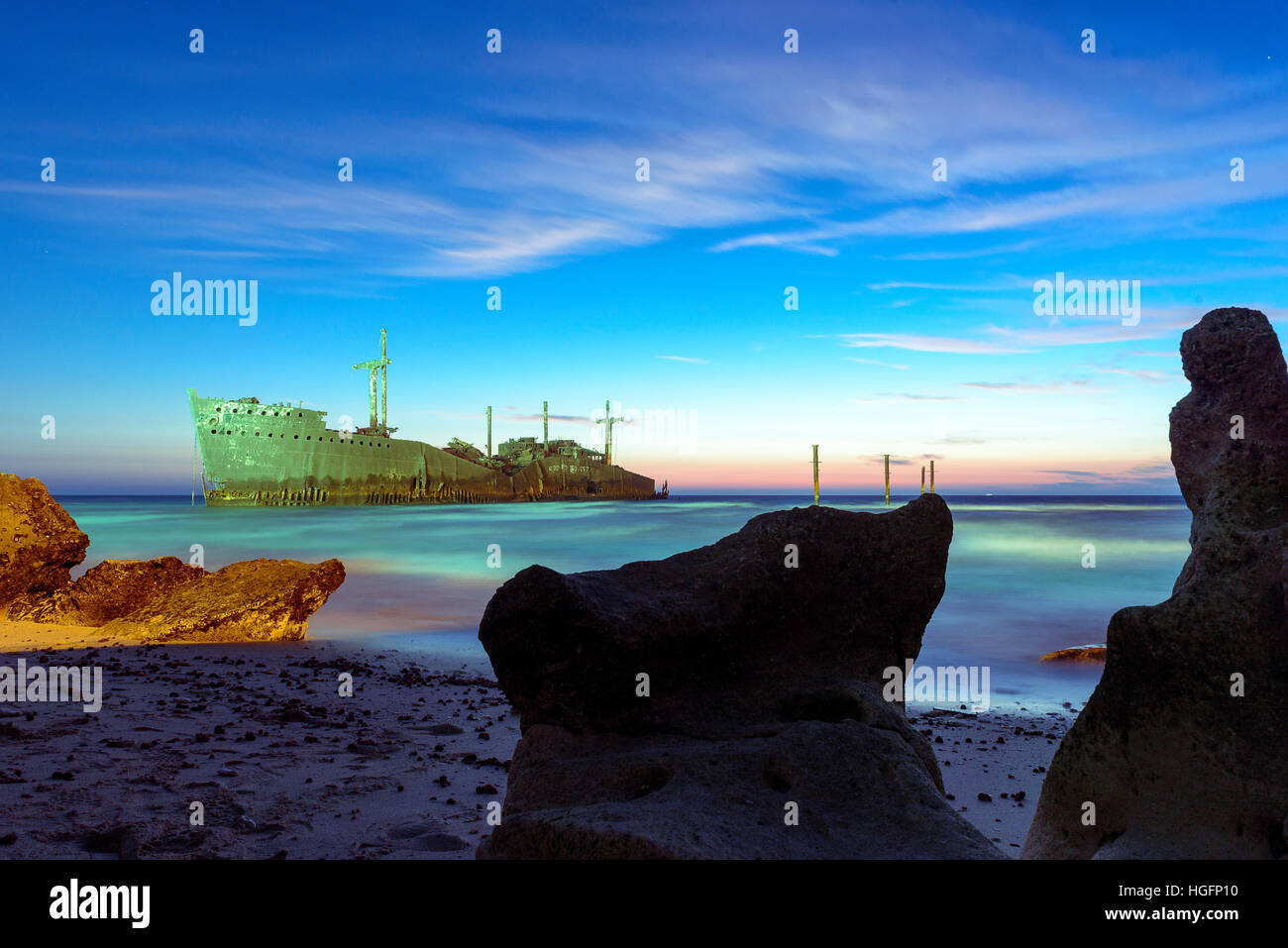 Verlassene Frachtschiff im Persischen Golf in der Nähe von Kish Island, Iran Stockfoto