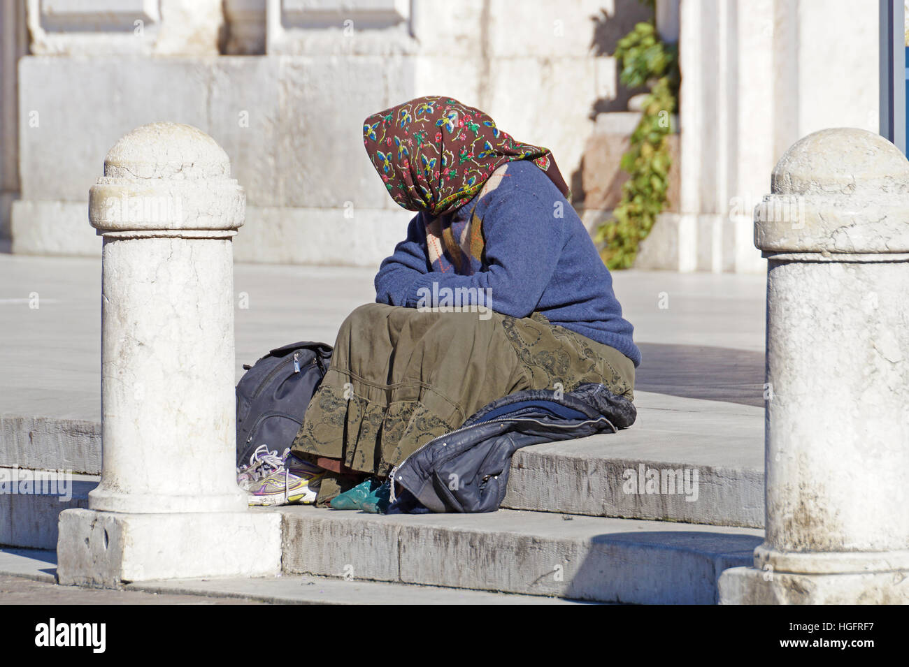 Rom, Italien - 24. März 2016: Obdachlose, wie abgebildet, kann sein gesehen fast an jeder Ecke der Straße im Zentrum der großen Städte Stockfoto