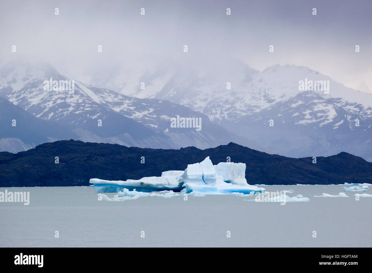 Eisberge am Lago Argentino, El Calafate, Parque Nacional Los Glaciares, Patagonien, Argentinien, Südamerika Stockfoto