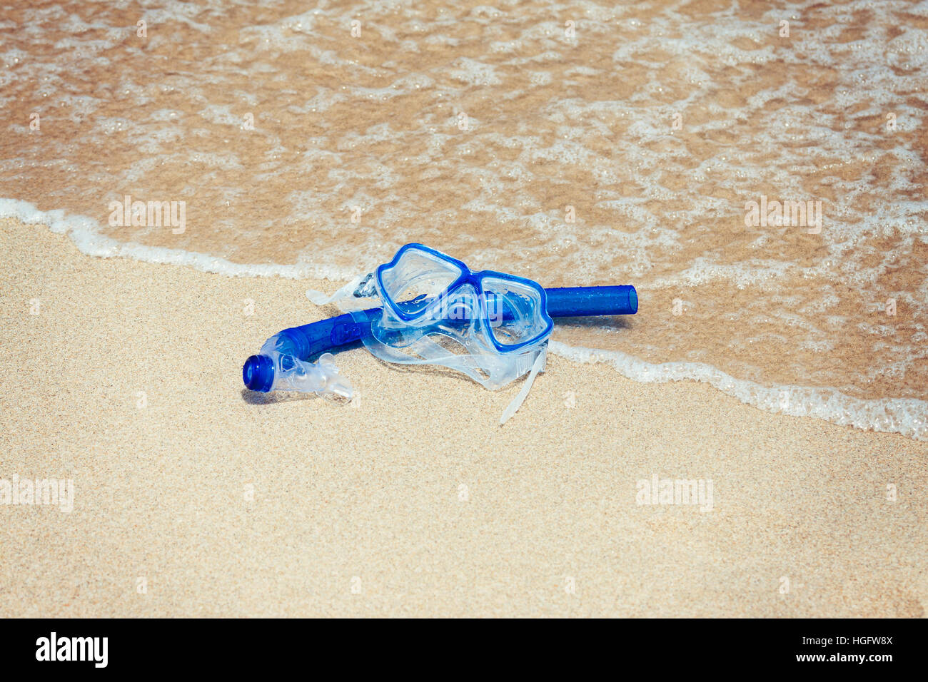 Schnorchel Maske auf dem Strandsand Stockfoto