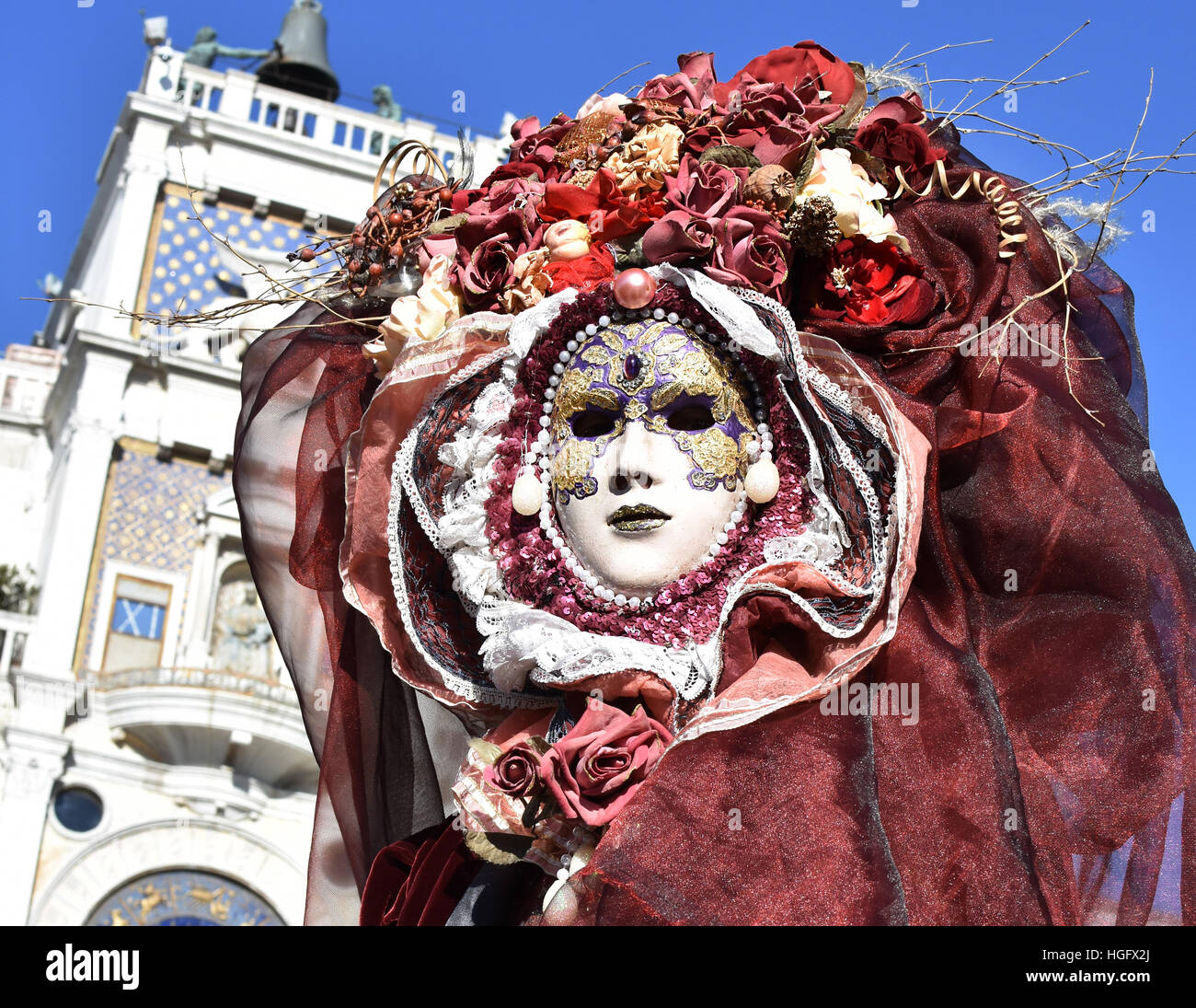 Träger in Venedig Karneval Kostüm Stockfoto