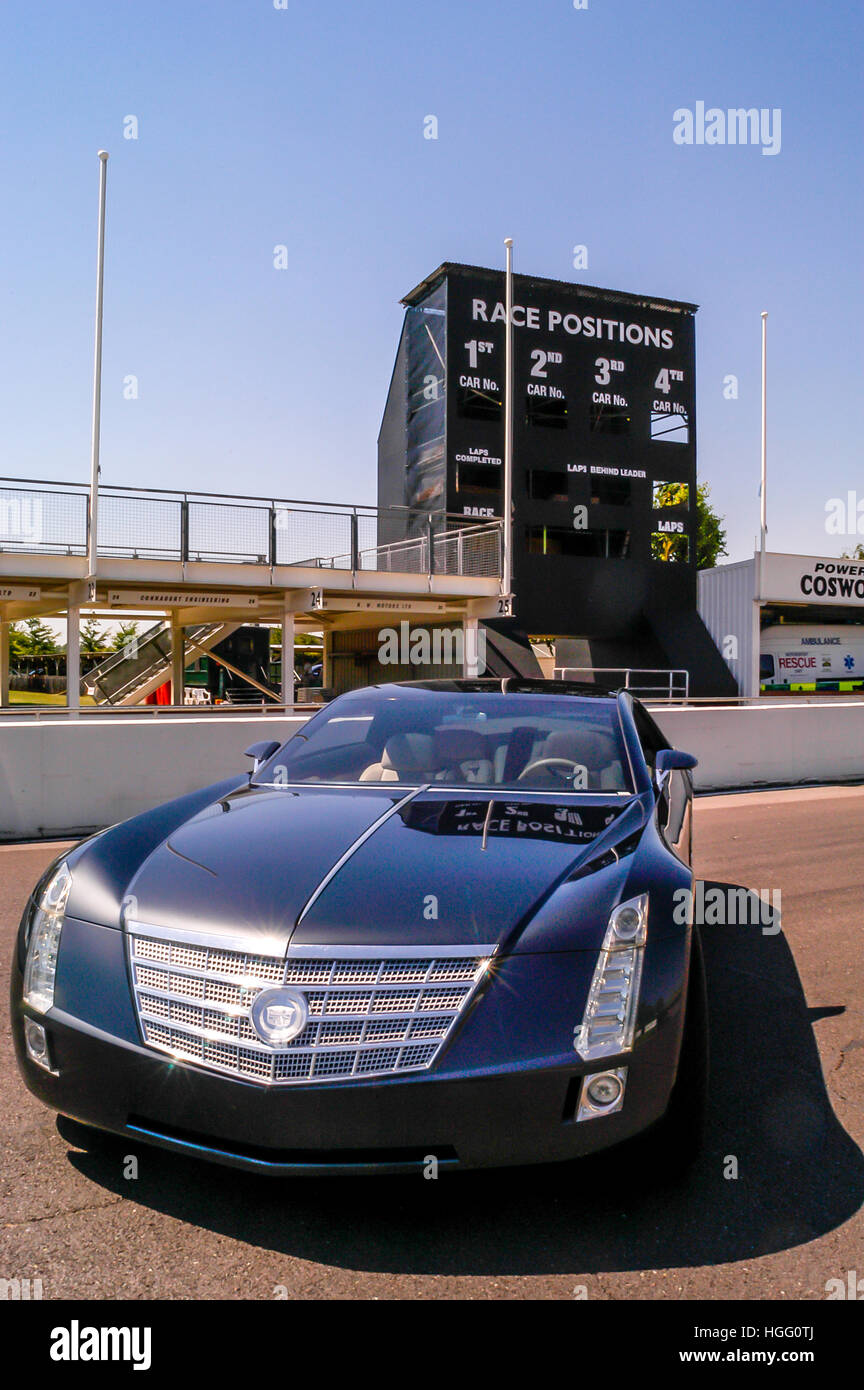 Konzeptfahrzeug Cadillac sechzehn auf Rennstrecke Goodwood Stockfoto