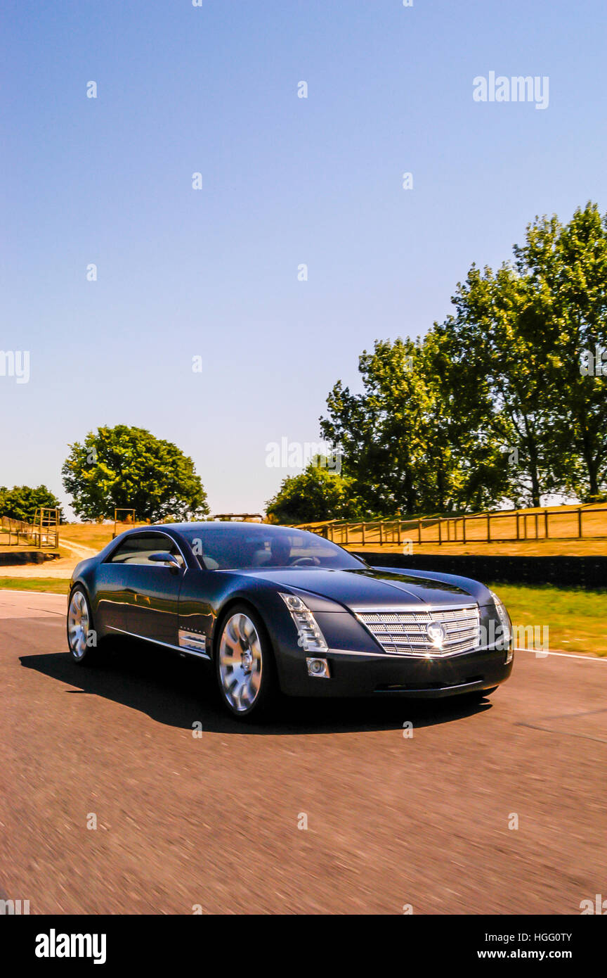 Konzeptfahrzeug Cadillac sechzehn auf Rennstrecke Goodwood Stockfoto