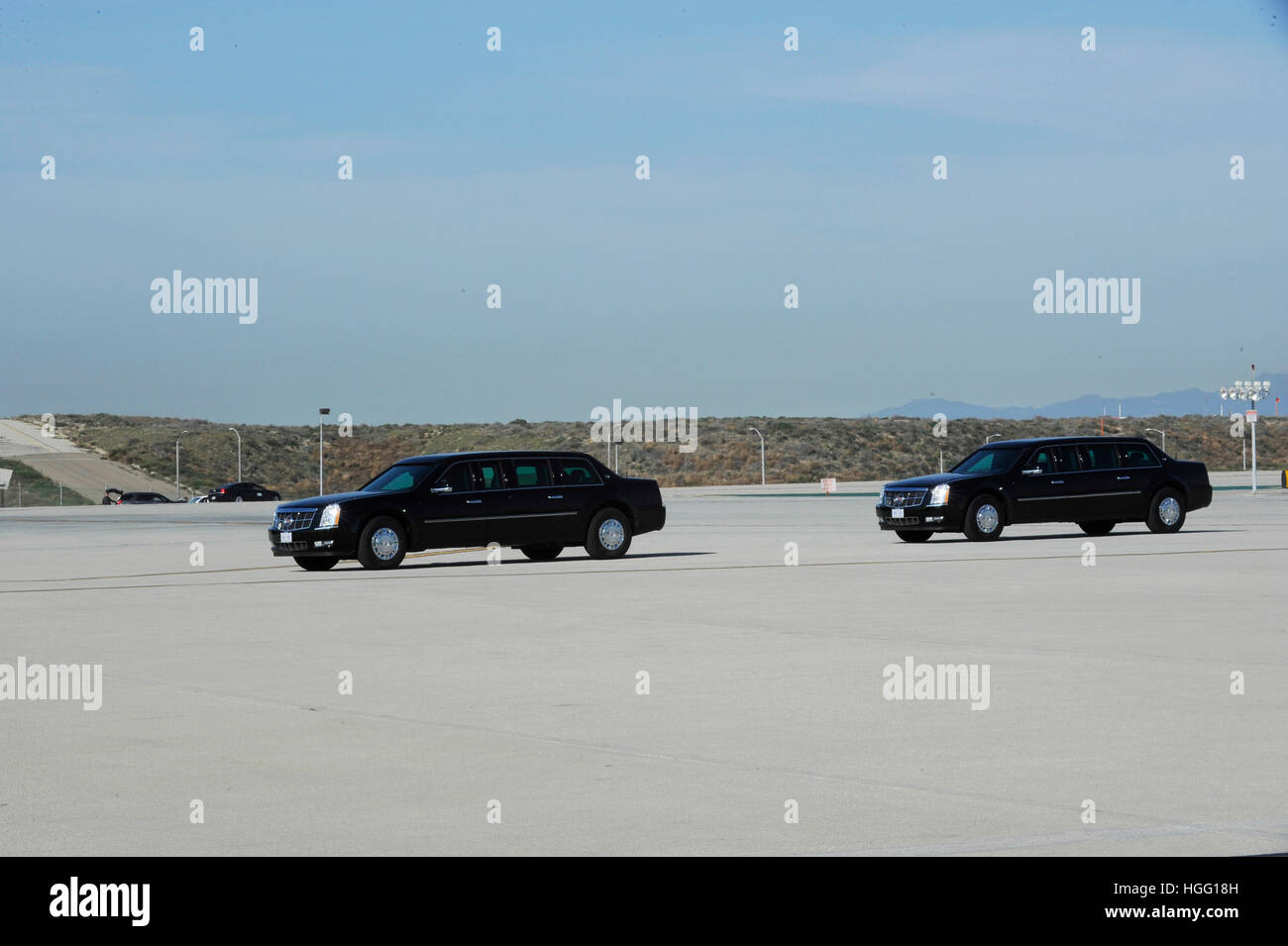 Zwei Präsidenten kugelsicheren Limousinen aka The Beast Ankunft am LAX Flughafen am 12. Februar 2016 in Los Angeles, Kalifornien. Stockfoto