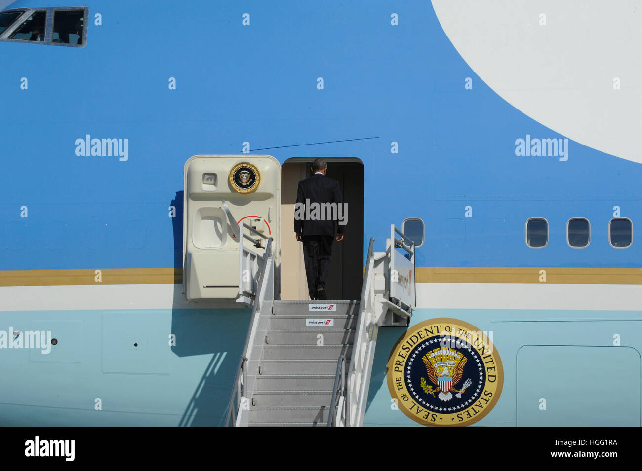 Präsident Barack Obama Platinen Air Force One zum Flughafen LAX in Los Angeles, Kalifornien am 12. Februar 2016 gehen. Stockfoto