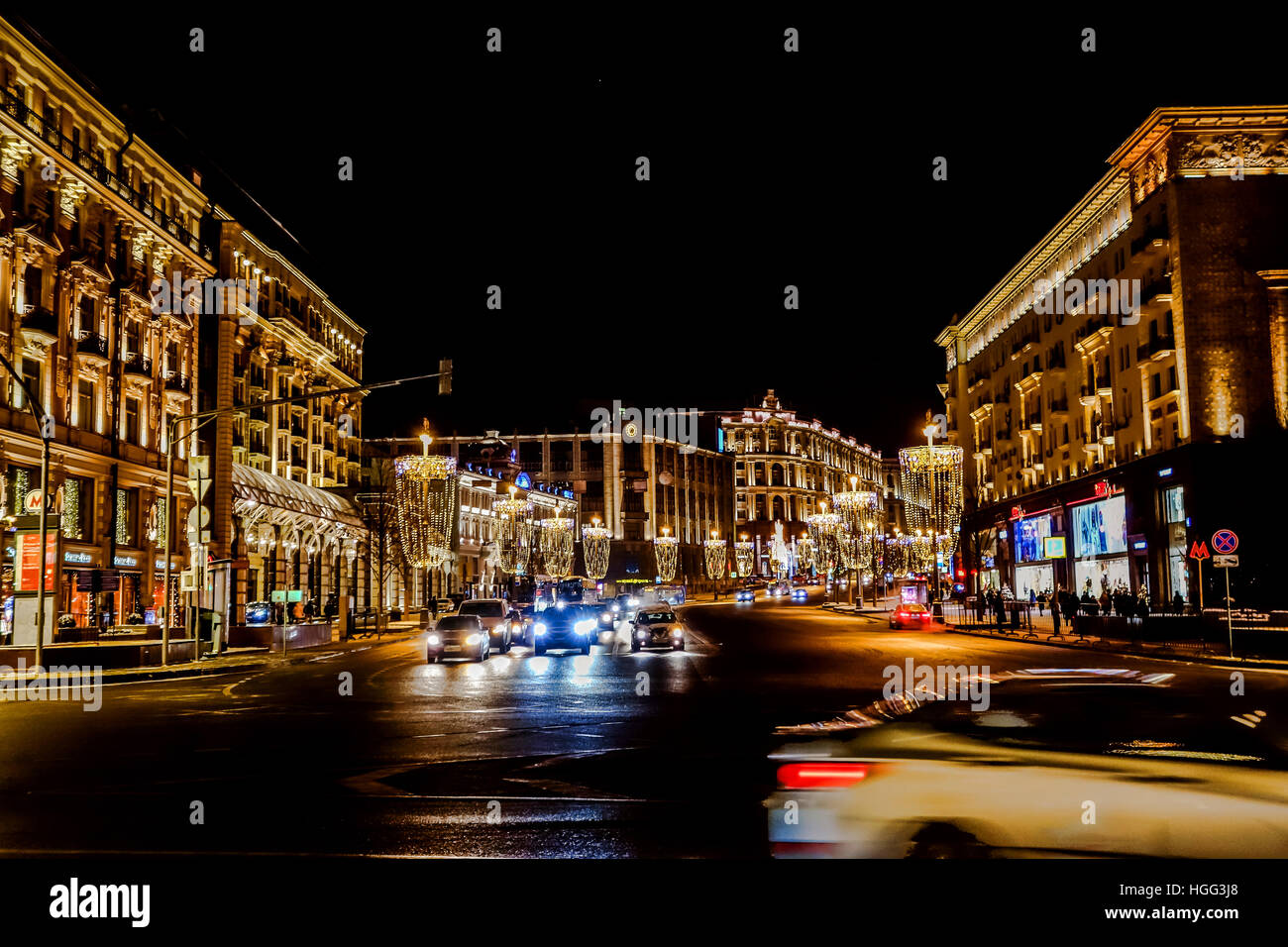 Moskau, Russland - Januar 2017: Die Hauptstraße von Moskau - Tverskaya, sieht immer spektakulär in der Weihnachtsnacht auf 8. Januar 2017 Stockfoto