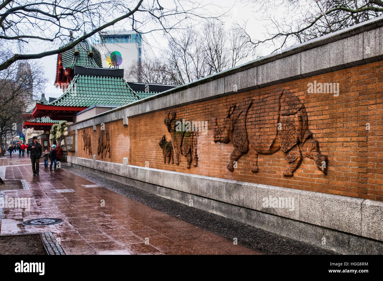 Zoologische Gärten, Charlottenburg, Berlin.Exterior Wand und Eingang