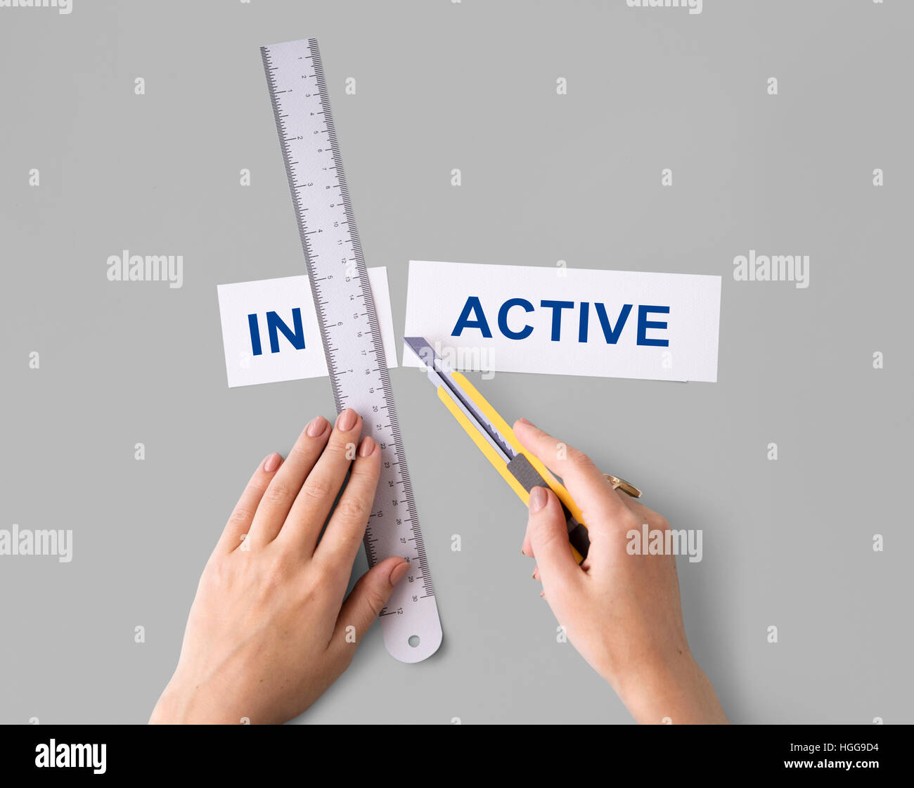 Inaktive nicht verfügbar Hand geschnitten Worte Split Konzept Stockfoto