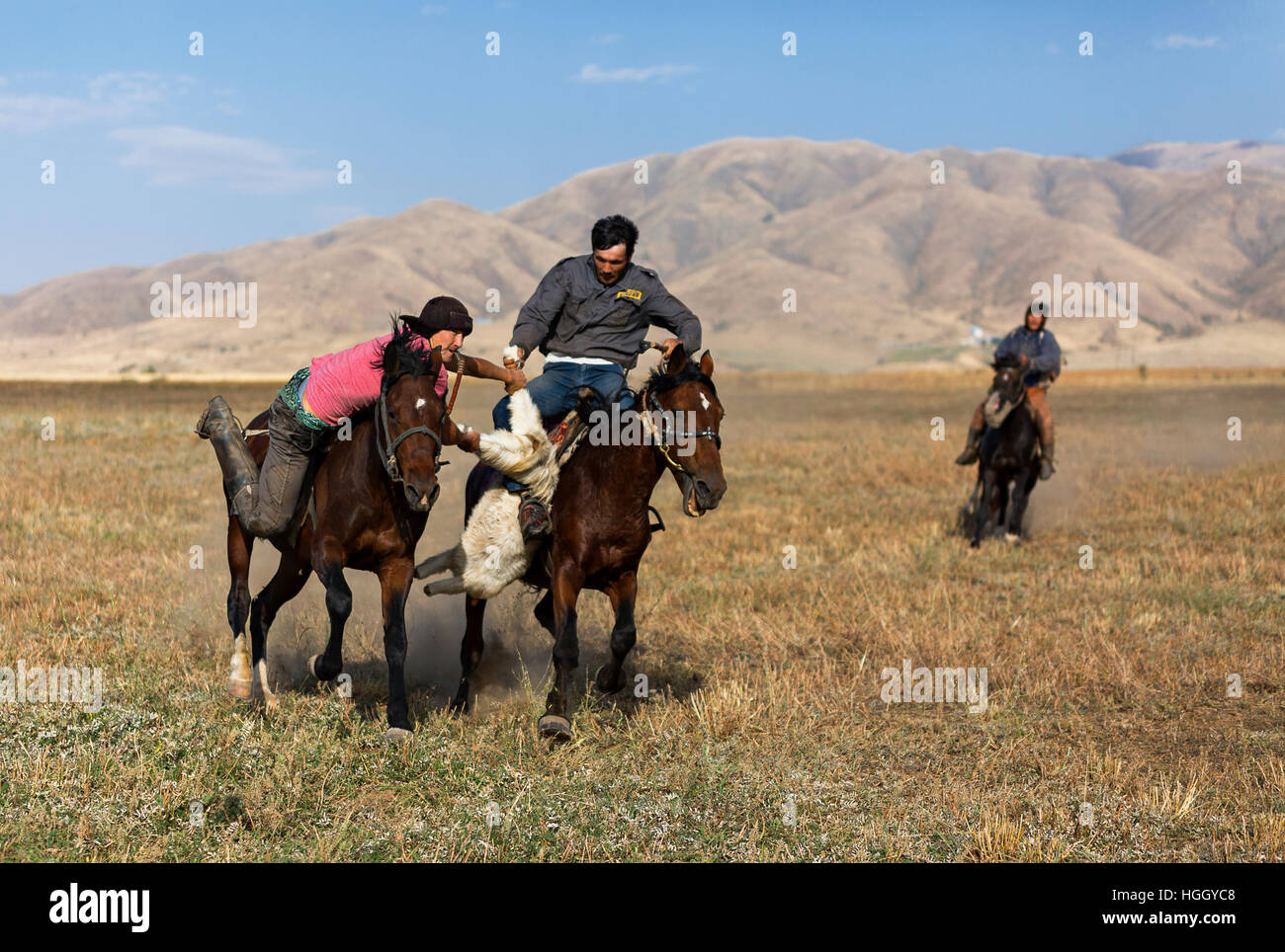 Kasachische Reiter das Spiel nomadischen Pferd von Kokpar in Aksu Zhabagly, Kasachstan Stockfoto
