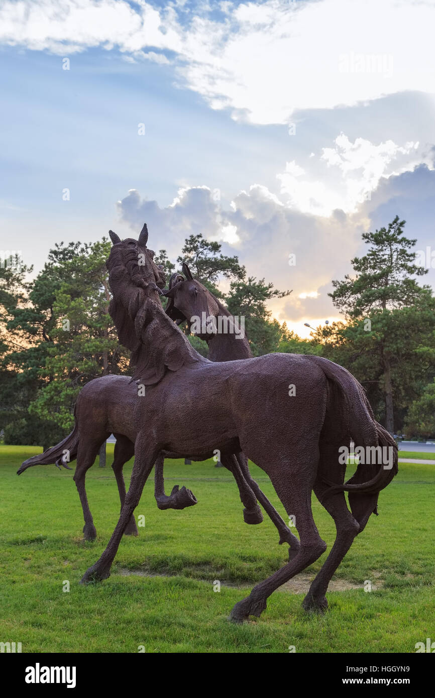 Rostow am Don, Russland-18. Juni 2016: Skulptur der Dampfrösser im Park der Stadt Rostow in der Nähe von Flughafen Stockfoto