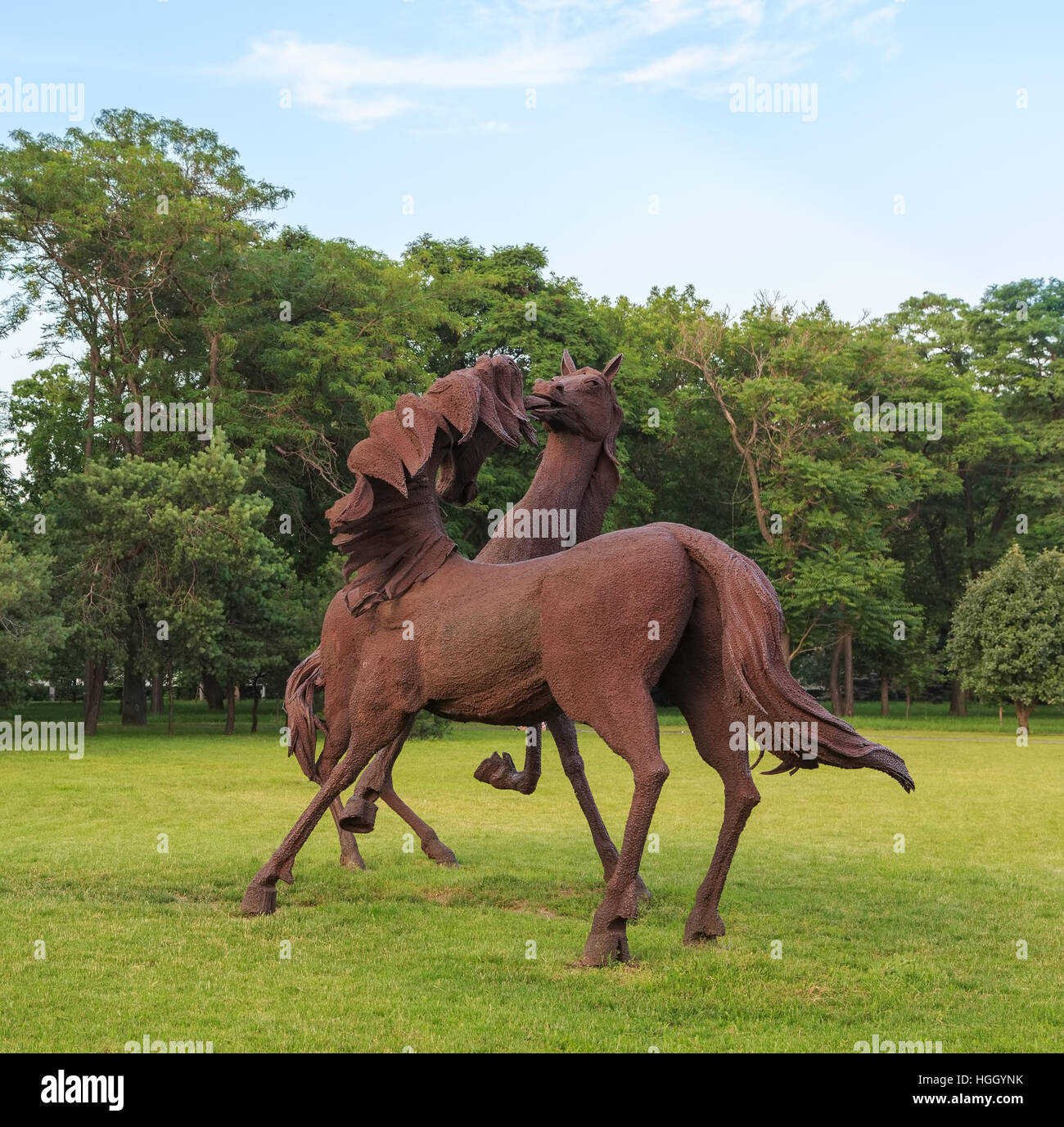 Rostow am Don, Russland-18. Juni 2016: Skulptur der Dampfrösser im Park der Stadt Rostow in der Nähe von Flughafen Stockfoto