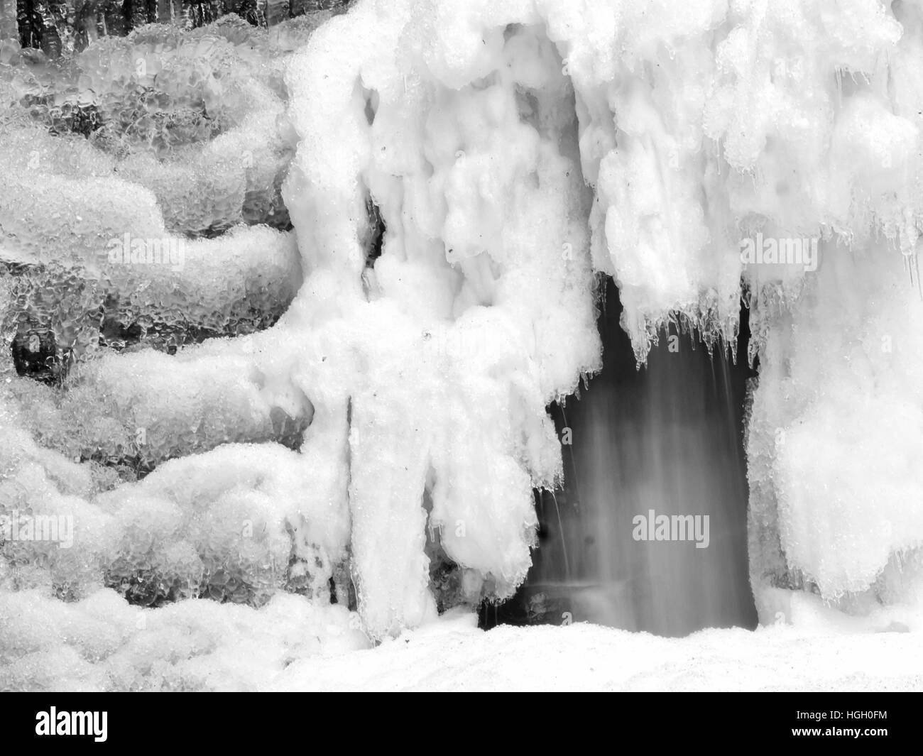 Erstaunliche Natureis. Januar 2017. Gefrorener Wasserfall Detail. Lunigiana, Zeri, Italien. Stockfoto