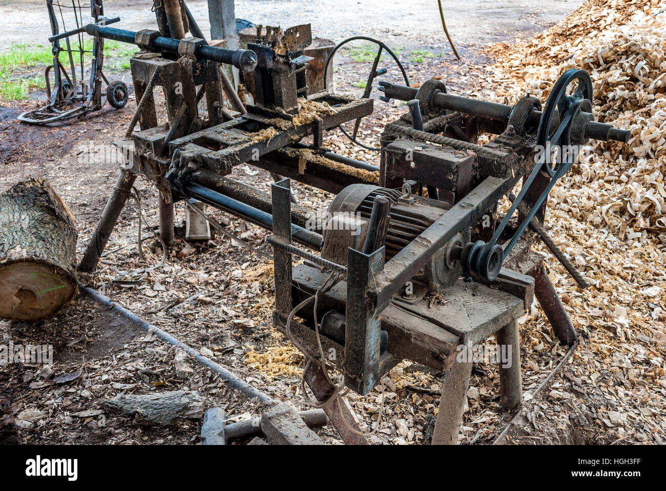 Alte Heimat machte Holz Drehmaschine in Gegend von Thailand Stockfoto