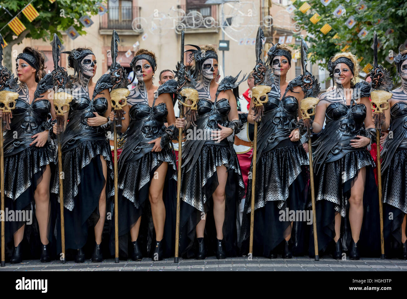 Frauen in historischer Kleidung, Mauren und Christen Parade, Moros y Cristianos, Jijona oder Xixona, Provinz Alicante Stockfoto