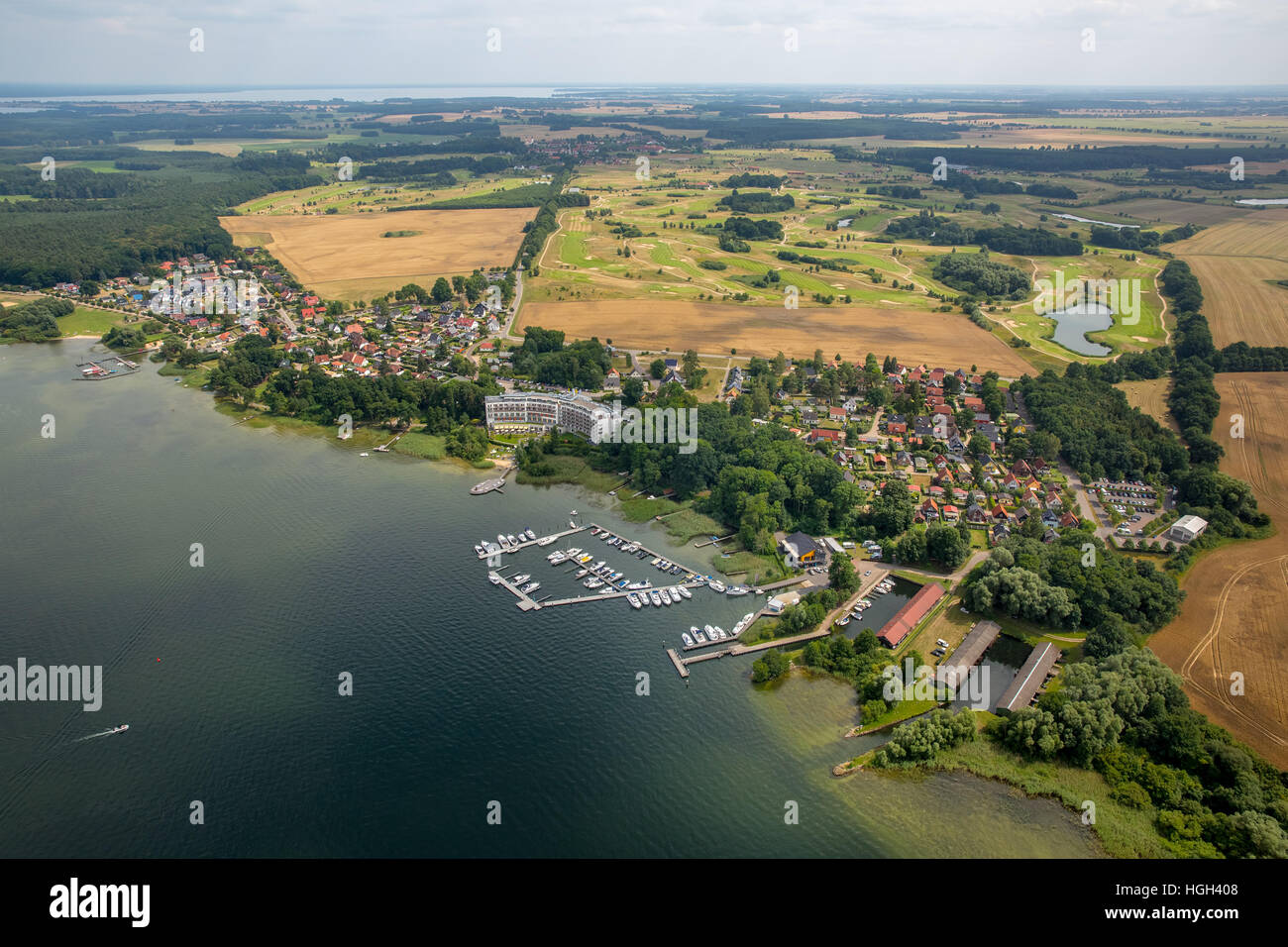Luftaufnahme der See Fleesensee mit Iberostar Hotel, Göhren-Lebbin, Mecklenburgische Seenlandschaft, Mecklenburg-Vorpommern Stockfoto